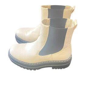 Espirt white stormi Chelsea combat boots size 7M